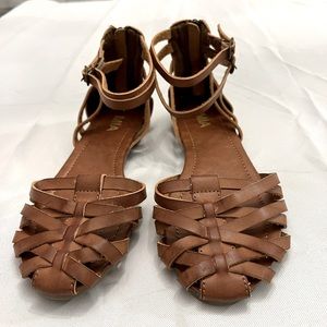 Women size 9 tan Mia sandals